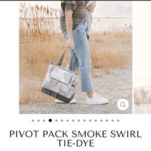 Petunia Pickle Bottom PIVOT PACK SMOKE SWIRL
TIE-DYE diaper bag